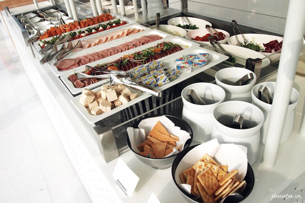 The PLATZ at Nest Hotel, Breakfast.